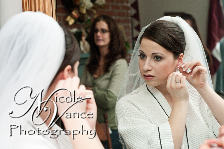Richmond Wedding Photographer | bride gets ready