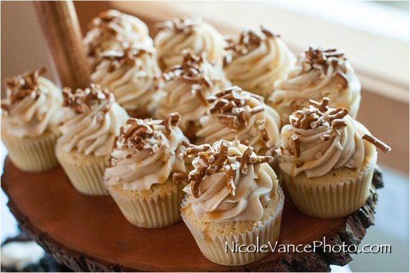 Nicole Vance Photography, Waynesboro Photographer, Stable Wedding, Hermitage Hill Wedding, details, cupcakes