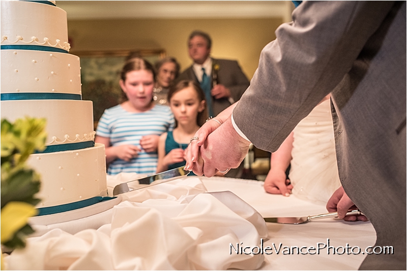 Nicole Vance Photography, Petersburg Wedding Photographer, Country Club of petersburg, reception, cake cutting