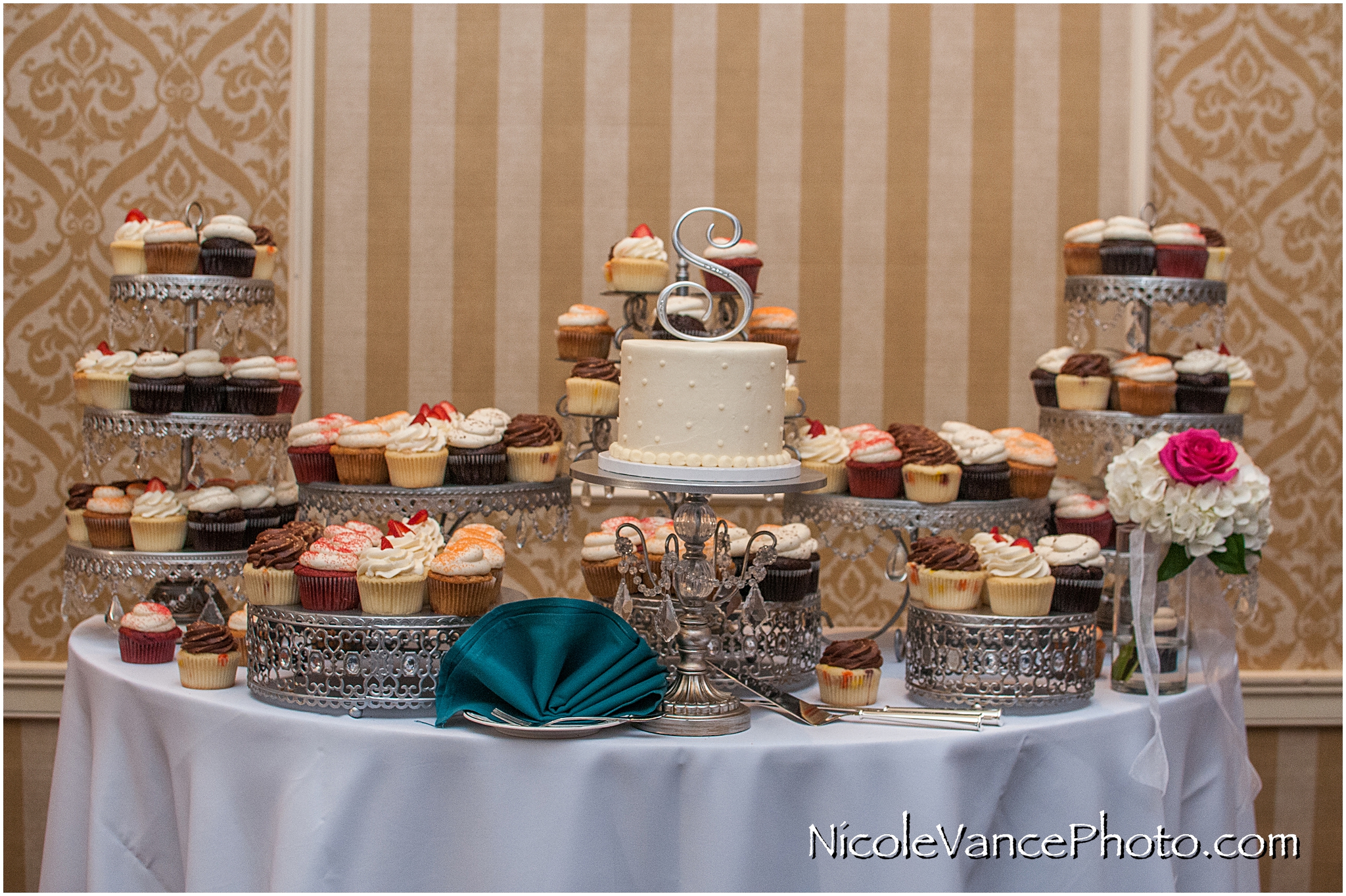 Wedding cake and cupcakes were provided by Pearl's cupcake shoppe.