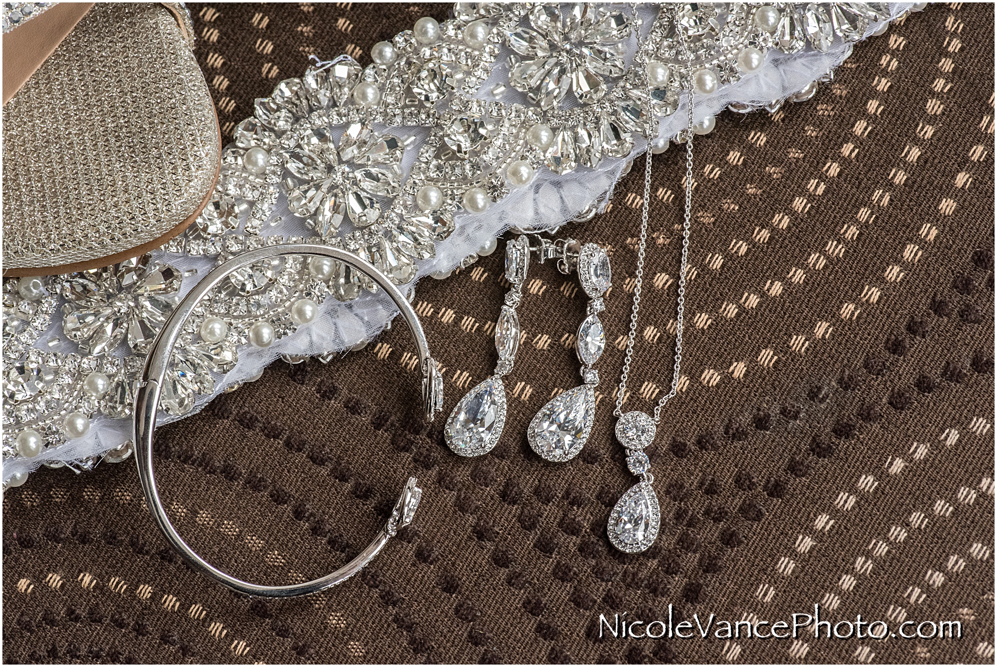 We couldn't get enough of this gorgeous bridal belt... the accessories match perfectly!