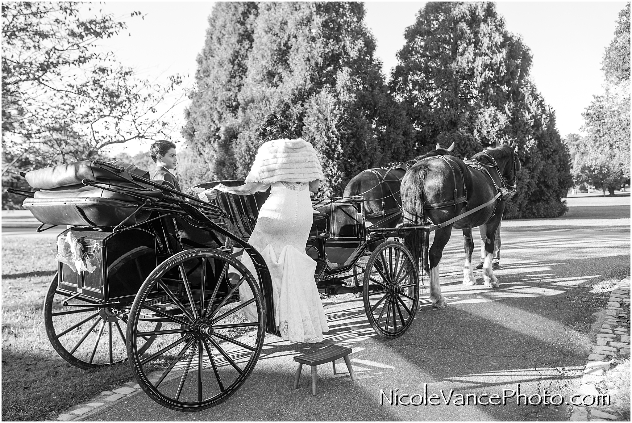 The bride boards her horse drawn carriage at Maymont Park which will take her to the ceremony site across the park.